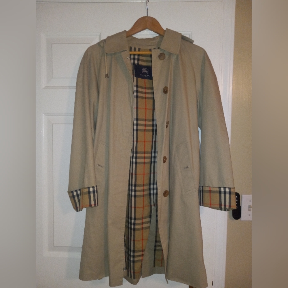 Women's Burberry Trench Coat